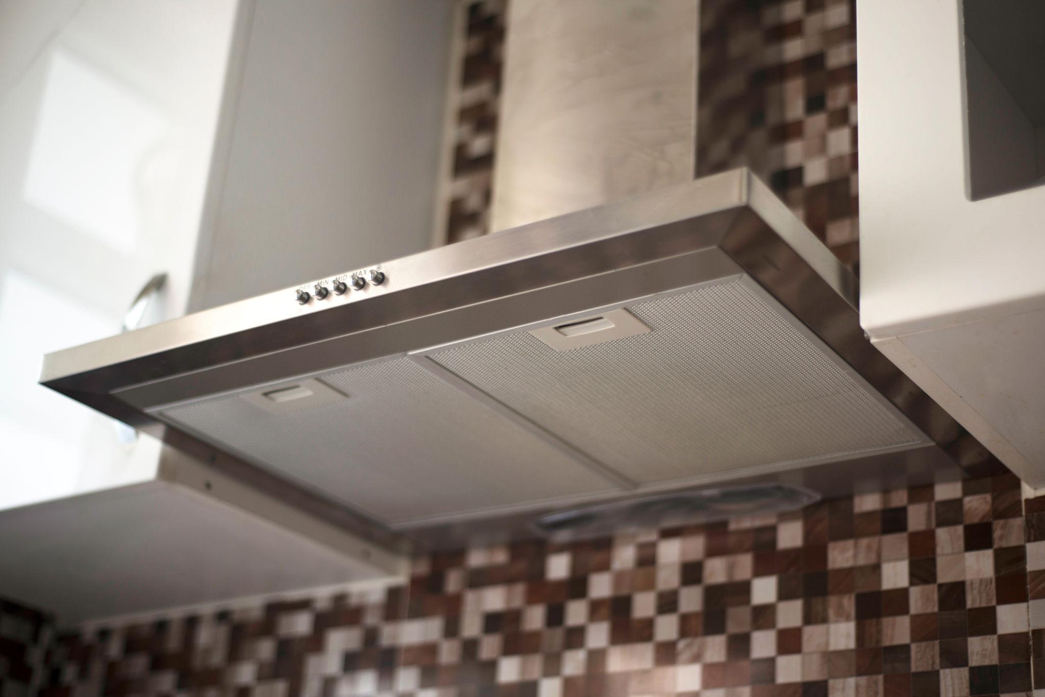 Hotte de ventilation cuisine en acier inoxydable — réalisation VENTRAXE
