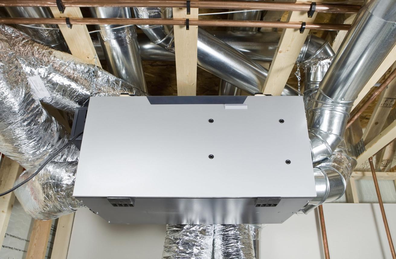 Échangeur d'air VRC installé en sous-sol résidentiel